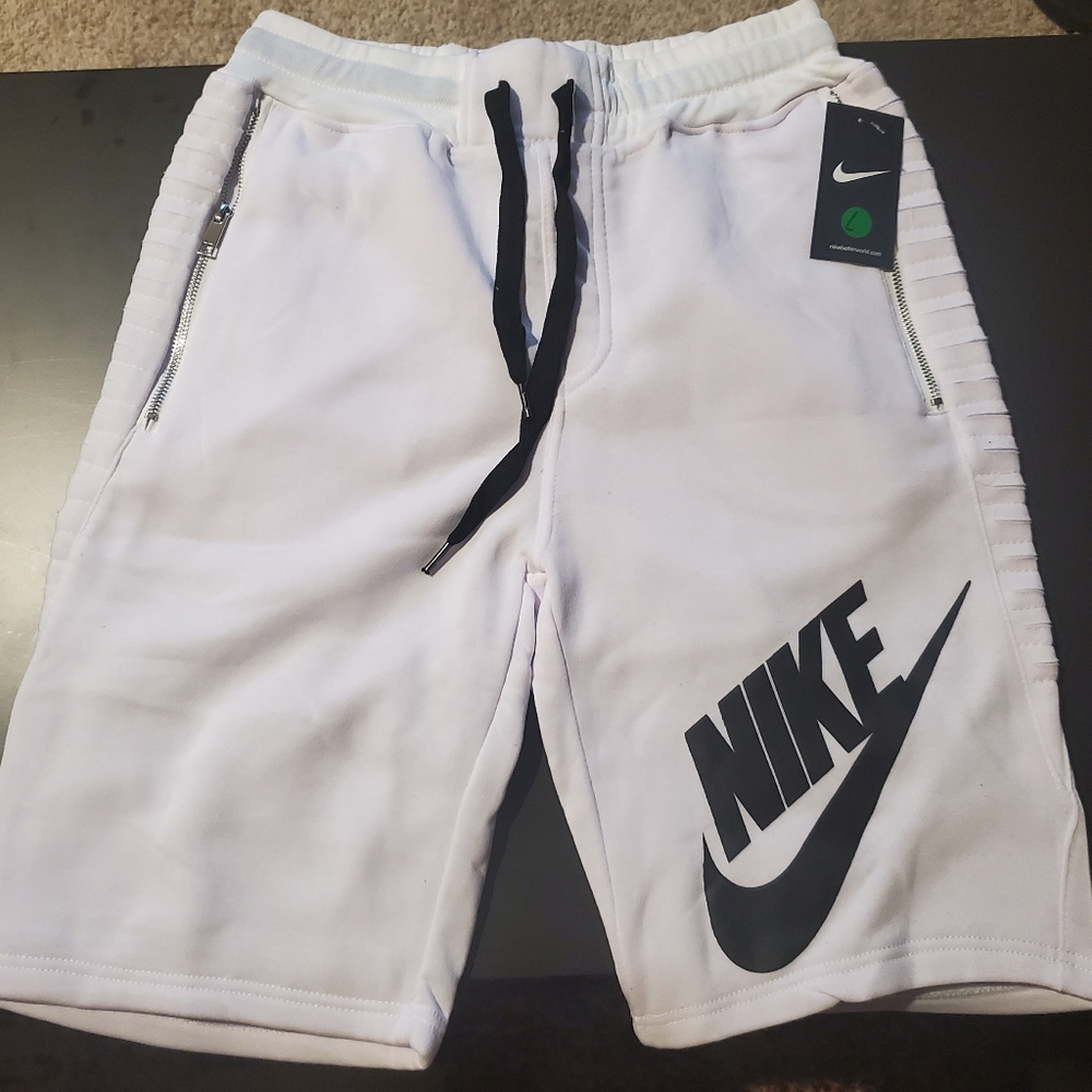 Nash :: White/Black